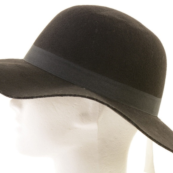 august accessories hats